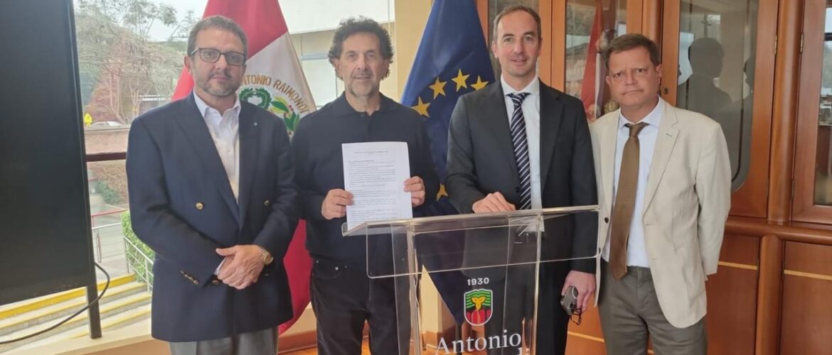 Sergio Badino en representación de la Escuela Paritaria Dante Alighieri fue nombrado presidente de la“Unión de Escuelas Paritarias de Latinoamérica”